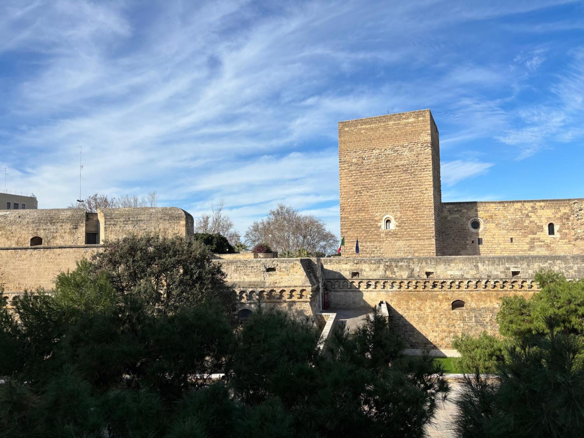 Castle Apartment Бари Екстериор снимка